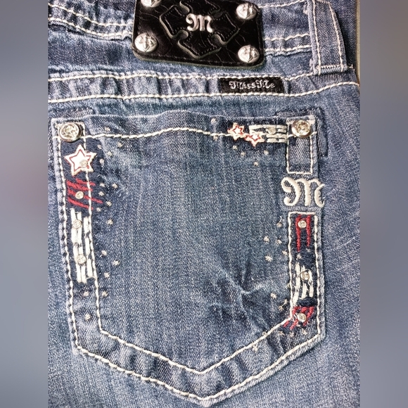 New Condition MISS ME bling embroidered cuffed blue denim capris (#41) - Picture 6 of 11